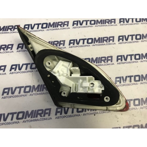 Ліхтар кришки багажника правий Opel Astra J Wagon 2009-2015 13358078
